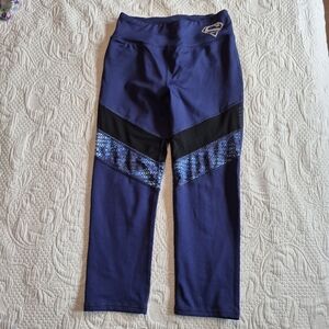 Her Universe girl's blue Superman logo leggings, cropped length VGUC